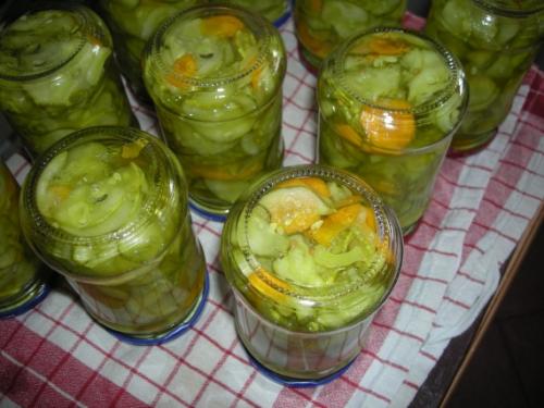 Маринованные огурцы кружочками. Огурцы маринованные кружочками