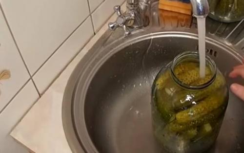 Квашеные огурцы кусочками. Квашенные огурцы в банках на зиму под железную крышку