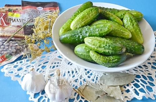 Маринованные огурцы в 1-литровых банках на зиму: простой рецепт 01 Маринованные огурцы в 1-литровых банках на зиму: простой рецепт 01