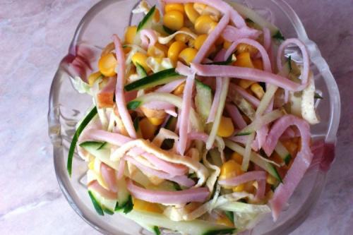 Какие варианты салатов можно приготовить с огурцами кубиками. 15 шикарных салатов с кукурузой и огурцом