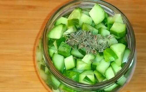 Огурцы кубиками для салатов на зиму без стерилизации: простой рецепт 12 Огурцы кубиками для салатов на зиму без стерилизации: простой рецепт 12