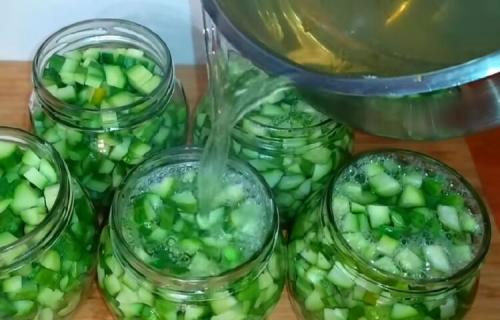 Огурцы кубиками для салатов на зиму без стерилизации: простой рецепт 15 Огурцы кубиками для салатов на зиму без стерилизации: простой рецепт 15