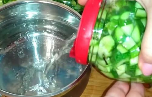 Огурцы кубиками для салатов на зиму без стерилизации: простой рецепт 14 Огурцы кубиками для салатов на зиму без стерилизации: простой рецепт 14