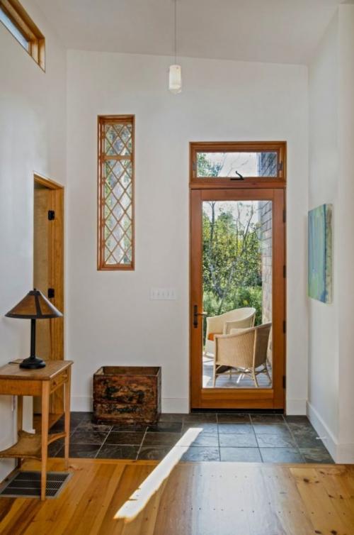 Пластиковый тамбур в частном доме. Тамбур в частном доме