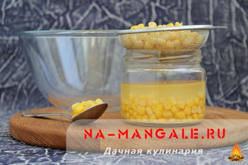 Салат из пекинской капусты с грибами и кукурузой. Ингредиенты: