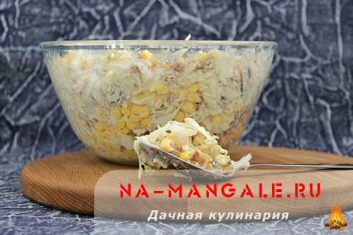 Салат из пекинской капусты с грибами и кукурузой. Ингредиенты: