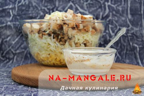 Салат из пекинской капусты с грибами и кукурузой. Ингредиенты: