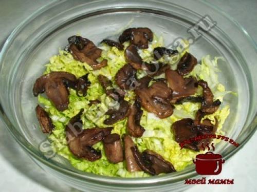 Салат с копченой курицей, грибами и пекинской капустой. Салат с пекинской капустой, копченой курицей и грибами