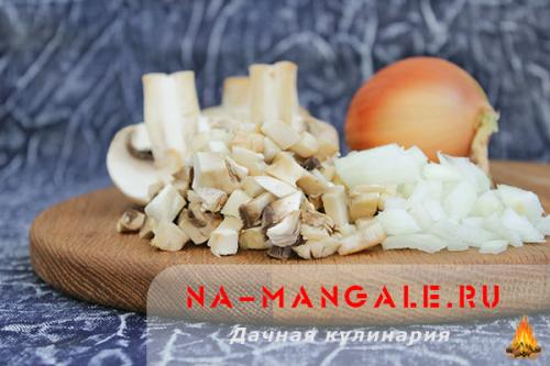 Салат из пекинской капусты с грибами и кукурузой. Ингредиенты: