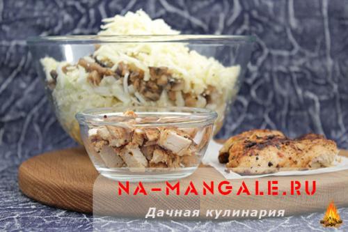 Салат из пекинской капусты с грибами и кукурузой. Ингредиенты: