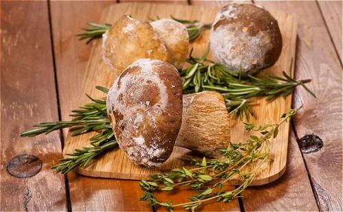 Как заморозить грибы синеножки. Как правильно заморозить грибы на зиму в домашних условиях? Заморозка грибов сырыми или вареными