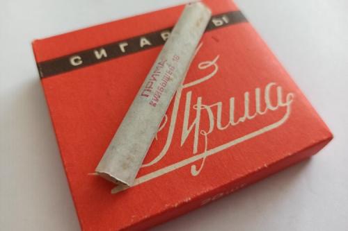 Нашатырный спирт от мошек в цветах.