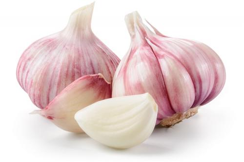 Нашатырный спирт от мошек в цветах.