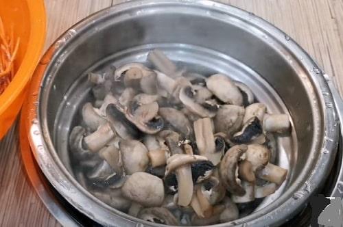 Маринованные шампиньоны по-корейски. Шампиньоны по-корейски — рецепты маринования в домашних условиях