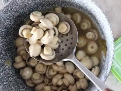 Маринованные шампиньоны на зиму, как в магазине. Маринованные шампиньоны в домашних условиях. Быстро к столу и на зиму. 9 простых рецептов