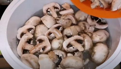 Маринованные шампиньоны по-корейски. Шампиньоны по-корейски — рецепты маринования в домашних условиях