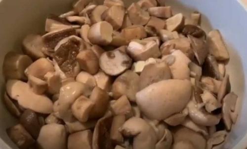 Маринад для грибов на 1 литр воды с уксусом. Маринованные белые грибы на зиму в банках — простые рецепты приготовления