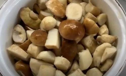 Маринад для грибов на 1 литр воды с уксусом. Маринованные белые грибы на зиму в банках — простые рецепты приготовления