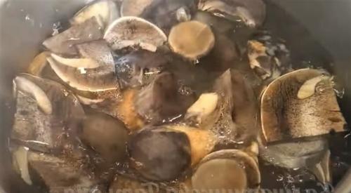 Салат с шампиньонами на зиму. Салат с грибами на зиму — простые рецепты в банках