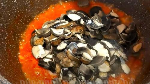 Салат с шампиньонами на зиму. Салат с грибами на зиму — простые рецепты в банках