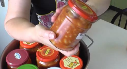 Как консервировать фасоль в томате. Фасоль в томате на зиму, как в магазине – 7 рецептов консервированной фасоли в домашних условиях