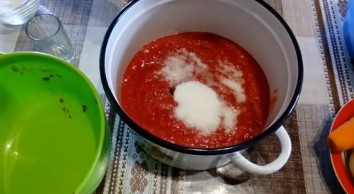 Как консервировать фасоль в томате. Фасоль в томате на зиму, как в магазине – 7 рецептов консервированной фасоли в домашних условиях