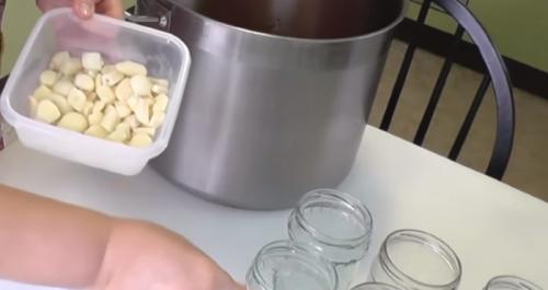 Как консервировать фасоль в томате. Фасоль в томате на зиму, как в магазине – 7 рецептов консервированной фасоли в домашних условиях