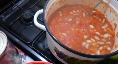 Как консервировать фасоль в томате. Фасоль в томате на зиму, как в магазине – 7 рецептов консервированной фасоли в домашних условиях