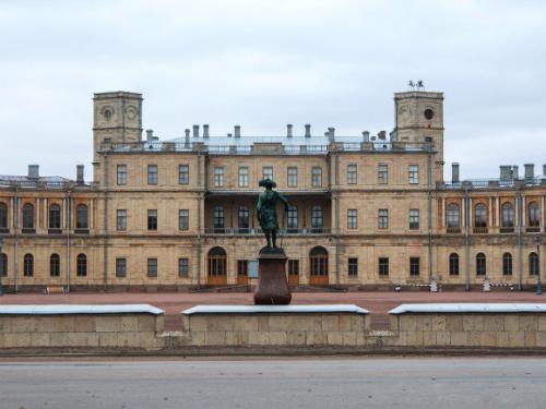 Зачем белить деревья варламов. Варламов объяснил, почему Гатчина — не город мечты