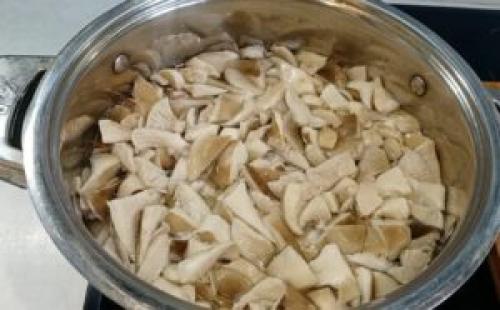 Что делать с грибами рядовками. Грибной суп из майских рядовок