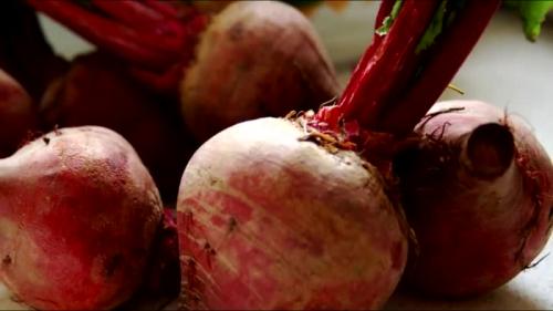 Как можно определить, готова ли свекла выдержать заморозки. В каком виде и как заморозить свеклу на зиму в морозилке: общие правила и полезные советы