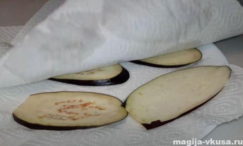 Можно ли использовать вместо сыра другие ингредиенты для начинки сидерат для баклажанов. Рулетики из баклажанов с сыром и чесноком – рецепт с майонезом