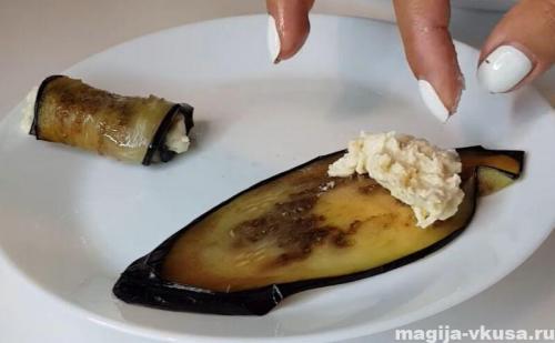 Можно ли использовать вместо сыра другие ингредиенты для начинки сидерат для баклажанов. Рулетики из баклажанов с сыром и чесноком – рецепт с майонезом