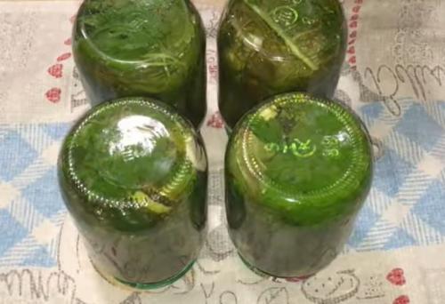 Хрустящие маринованные огурцы на зиму в банках. Хрустящие огурцы на зиму с уксусом без стерилизации  (рецепт на 1 литровую банку)