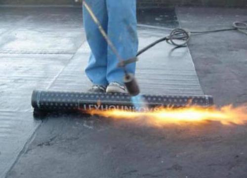 Плоская кровля в частном доме. Насколько сложна эксплуатация плоской кровли 06