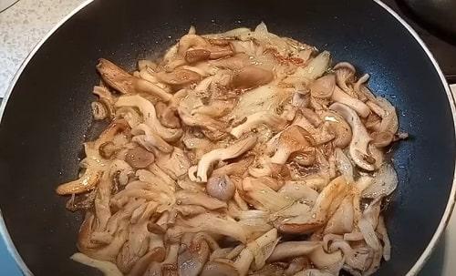 Как жарить вешенки с луком. Вешенки с луком, жареные на сковороде — 6 вкусных рецептов