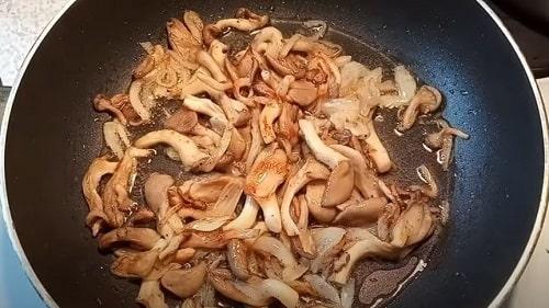 Как жарить вешенки с луком. Вешенки с луком, жареные на сковороде — 6 вкусных рецептов