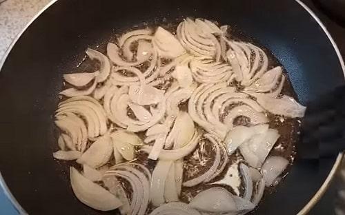 Как жарить вешенки с луком. Вешенки с луком, жареные на сковороде — 6 вкусных рецептов