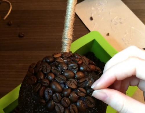 Цветы из кофейных зерен своими руками. Топиарий из кофейных зерен: современные техники изготовления и мастер-класс для новичков (110 фото)