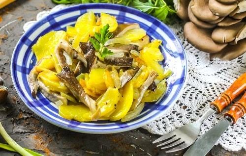 Сколько жарить вешенки с картошкой. Жареная картошка с вешенками и луком – простой рецепт
