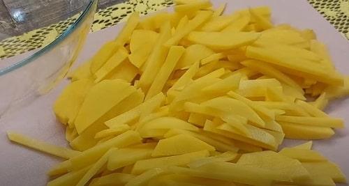 Сколько жарить вешенки с картошкой. Жареная картошка с вешенками на сковороде – рецепты с луком, сметаной, мясом