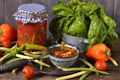 Стручковая фасоль на зиму с овощами. Салаты из стручковой (спаржевой) фасоли на зиму — простые и вкусные рецепты