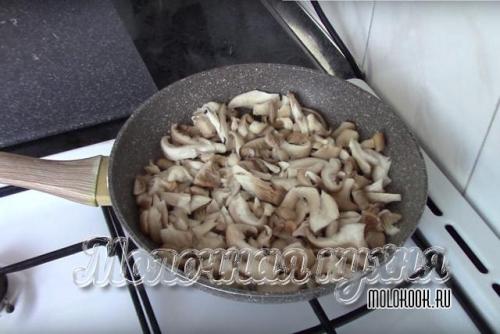 Нужно ли варить лесные вешенки перед жаркой. Вкусные жареные вешенки — простое и быстрое блюдо на каждый день