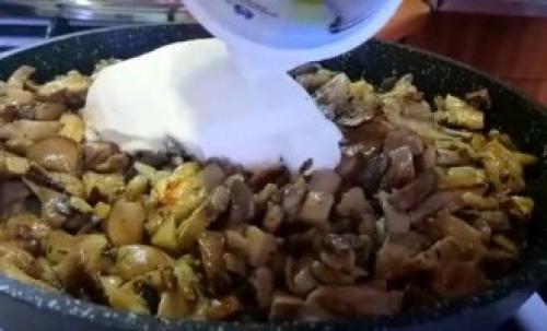 Как замариновать и пожарить вешенки. Жареные вешенки с картошкой 13