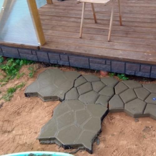 Изготовление плитки для садовых дорожек своими руками. Как сделать тротуарную плитку своими руками? 04