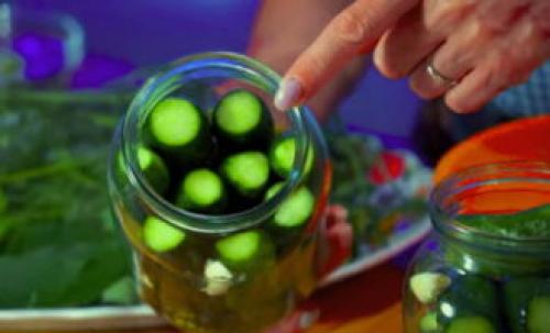 Маленькие консервированные огурчики на зиму. Консервированные огурцы на зиму