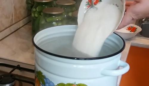 Огурцы на зиму в 1 литровых банках. Хрустящие маринованные огурцы на зиму — на 1,5 литровую банку