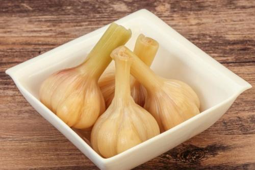 Какие есть способы приготовления соленого чеснока. 15 отличных рецептов маринованного чеснока на зиму