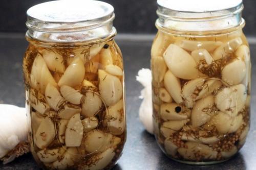 Какие есть способы приготовления соленого чеснока. 15 отличных рецептов маринованного чеснока на зиму
