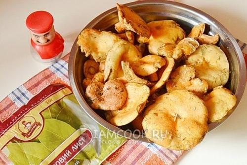 Нужно ли варить рыжики перед жаркой. Пошаговый рецепт с фото